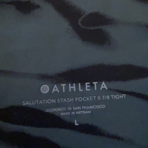 Athleta salutation stash pocket II 7/8 tight never worn - Picture 3 of 4